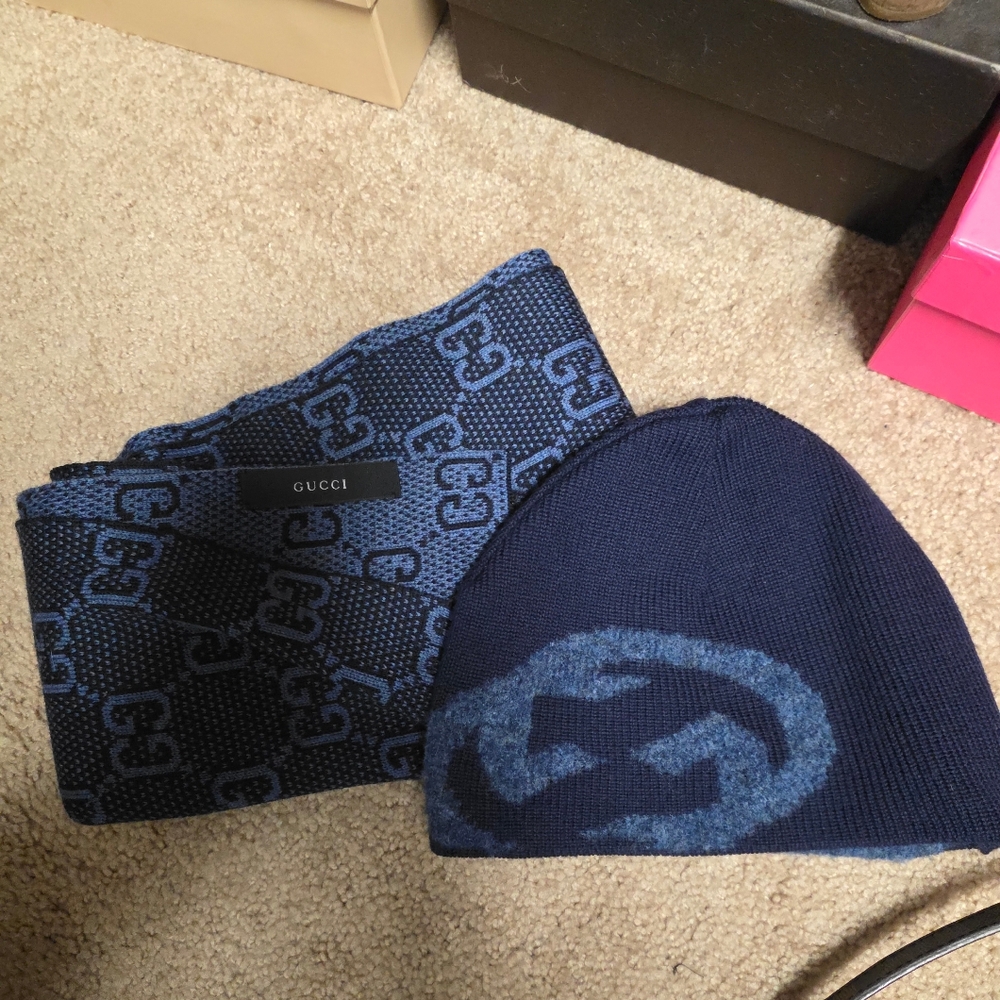 Blue Gucci Unisex Hat And Blue Reversible Gucci Scarf. Size Medium AUTHENTIC